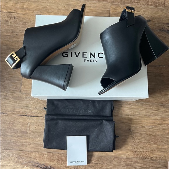 GIVENCHY-AUTHENTIC NWT/Box Black Leather Sandals - Picture 2 of 15